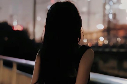 知名女网红翻车每天收入几万礼物却被曝光是AI生成的人物