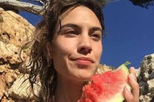 刘晓庆被指耍大牌现身河南万岁山和王婆同台全场冷脸拒讲话